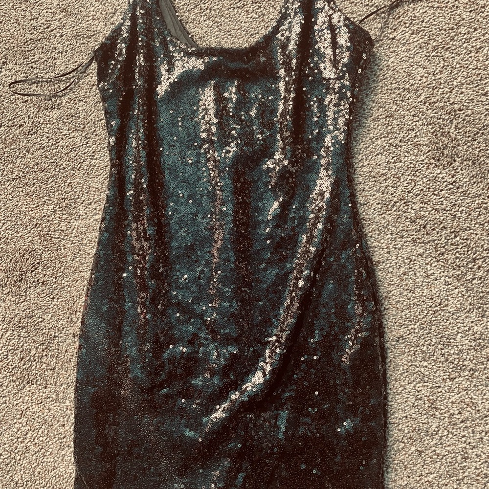 Black sequins dress!